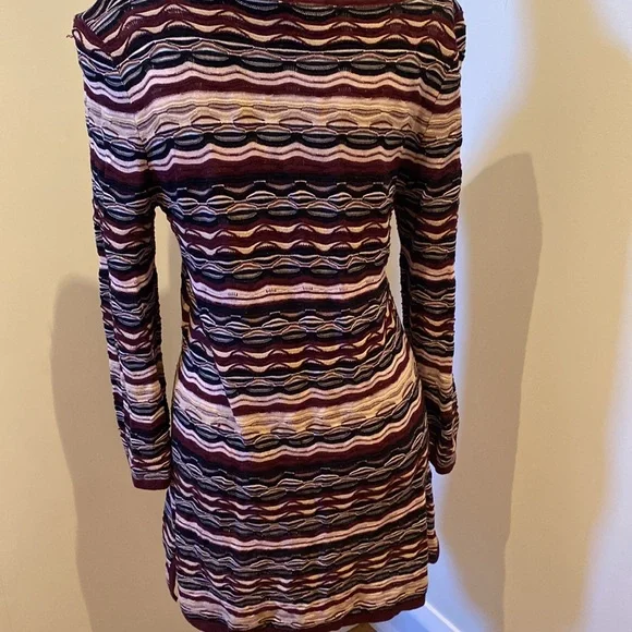 CLOSET CLEAR OUT White House Black Market multi coloured tunic - Picture 3 of 4